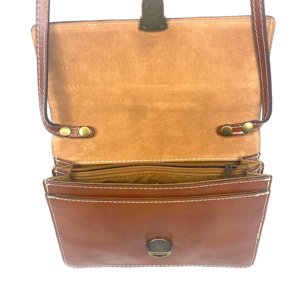 Patricia Nash Lanza Crossbody Organizer
Tan w crossbody strap and wristlet - NWT - Picture 8 of 17